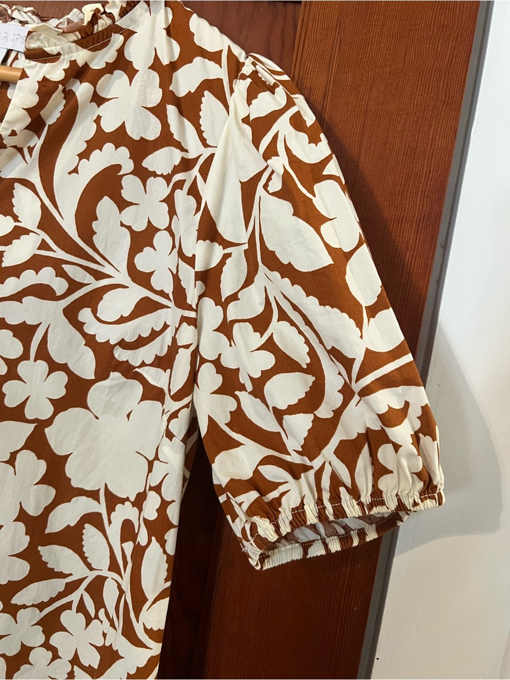 Sugarlips Floral Puff Sleeve 100% Cotton Split Neck Top - Brown & Cream - Picture 4 of 8